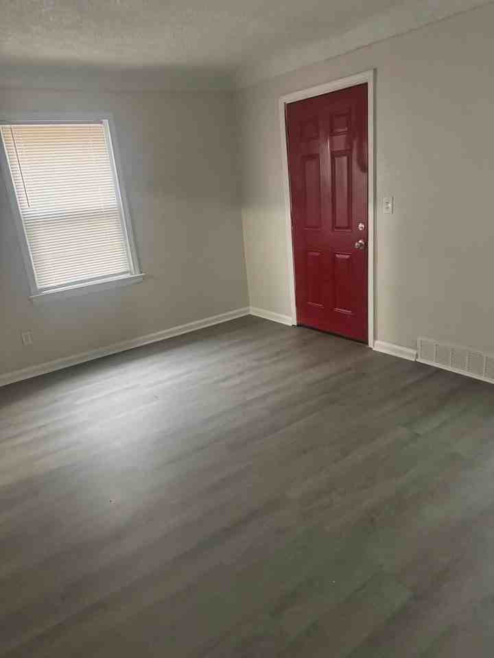 8900 Artesian St - Photo 2 of 7