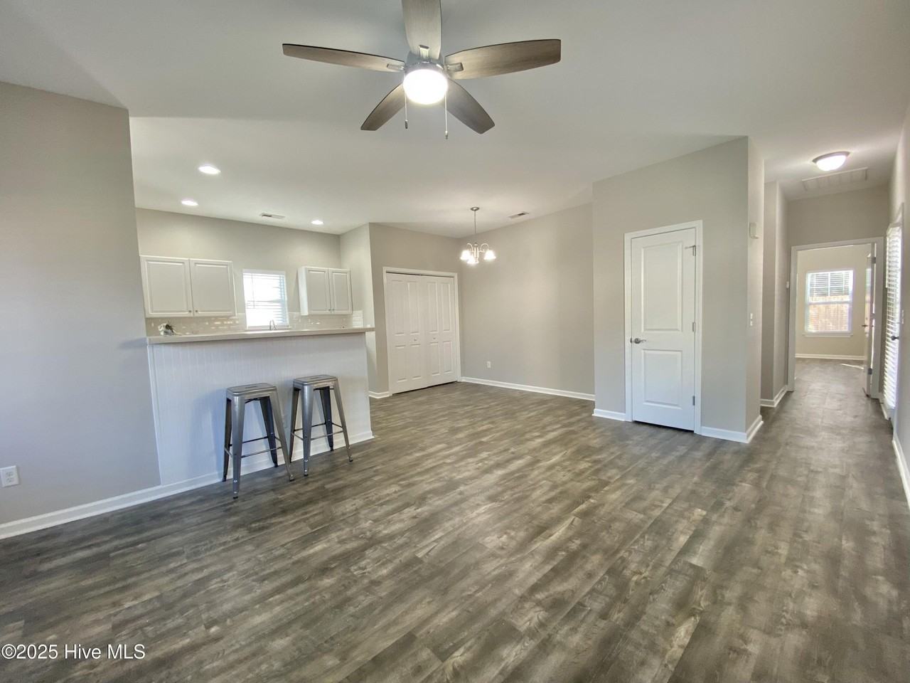 842 Kiawah Ln - Photo 5 of 46