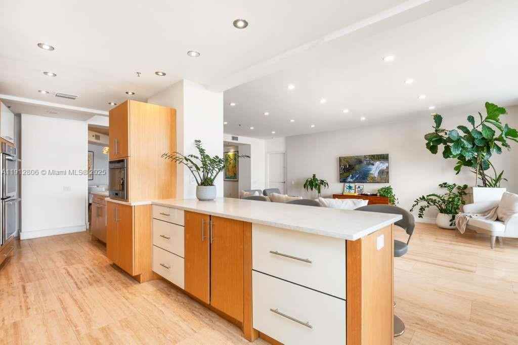 808 Brickell Key Dr #2504 - Photo 3 of 8