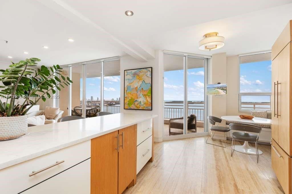 808 Brickell Key Dr #2504 - Photo 4 of 8