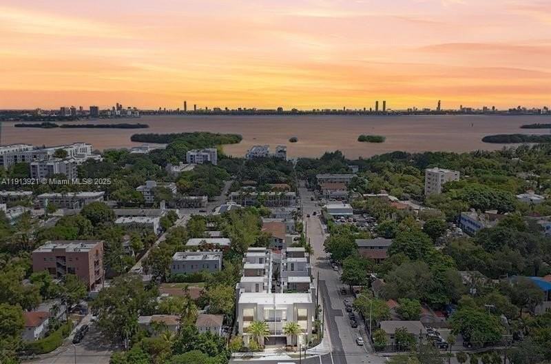 529 Ne 61st St - Photo 2 of 30