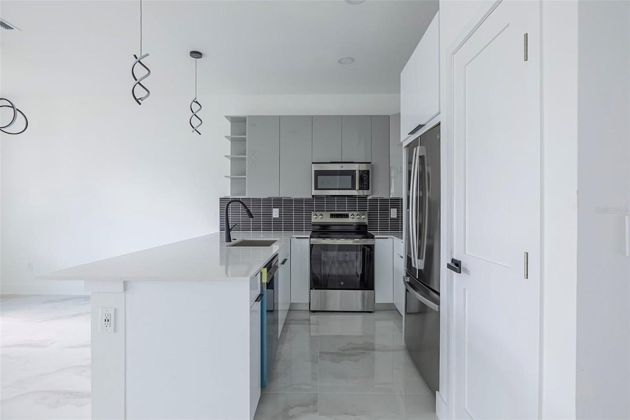 2005 2005 BARROSO STREET - Photo 5 of 24