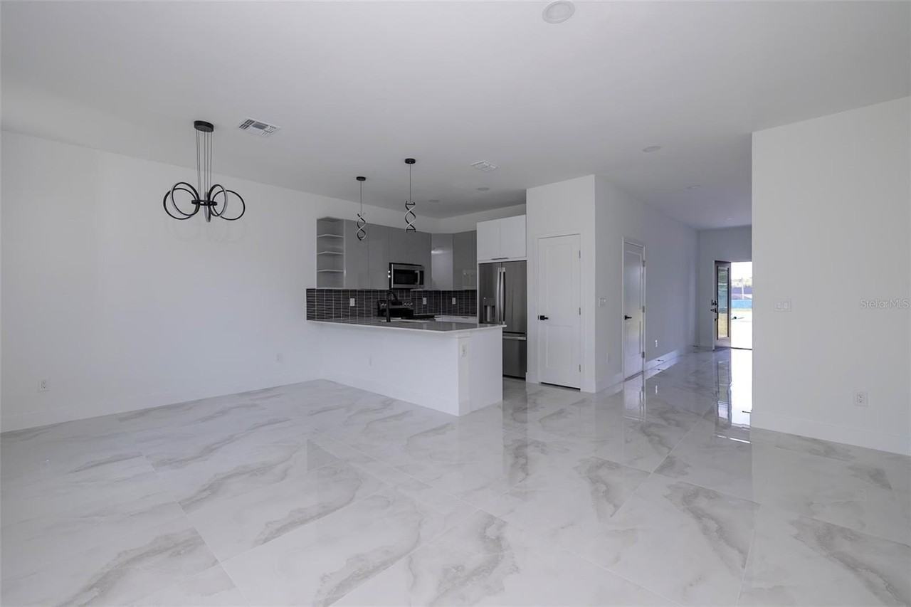 2005 2005 BARROSO STREET - Photo 6 of 24