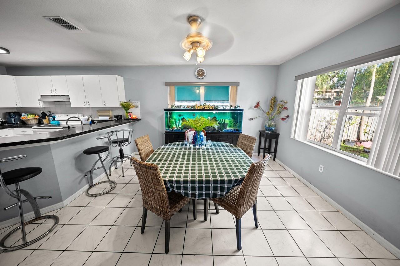 W North A St - Photo 4 of 14