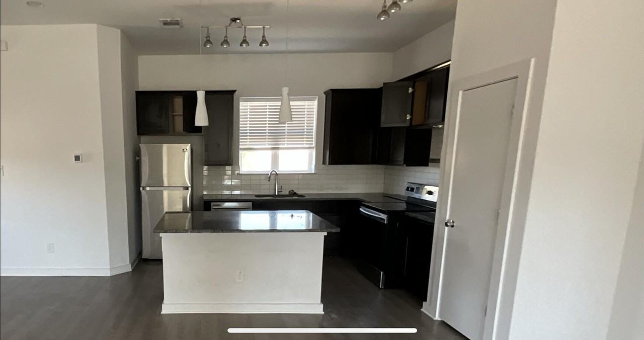 Leo Ln - Photo 2 of 5