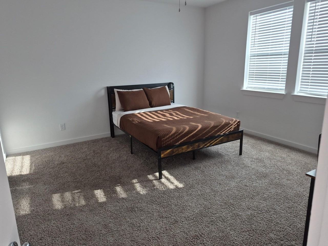 Leo Ln - Photo 3 of 5