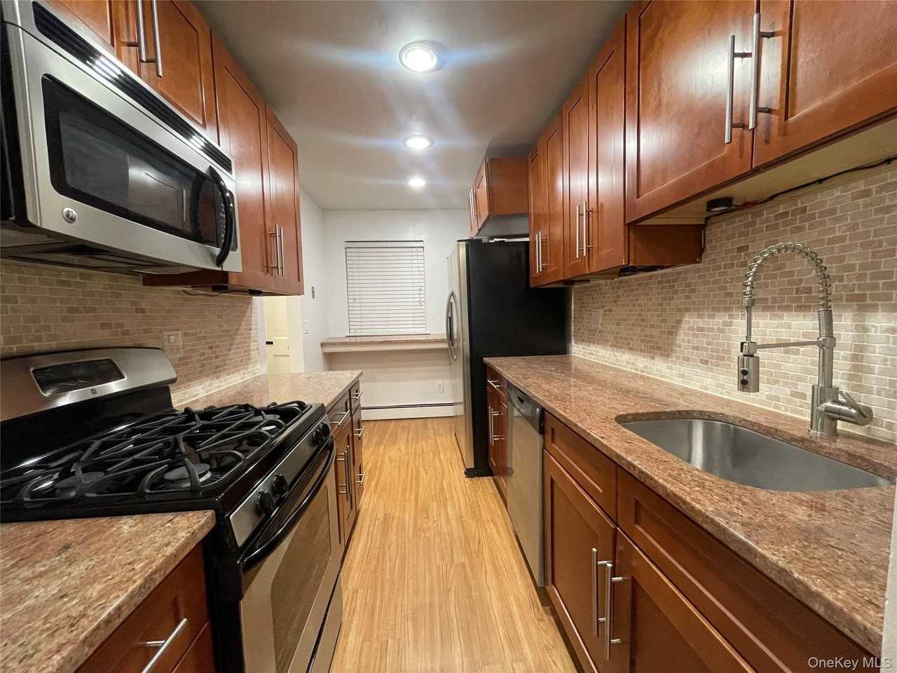 150 Glenwood Ave Apt H3 #H3 - Photo 5 of 13