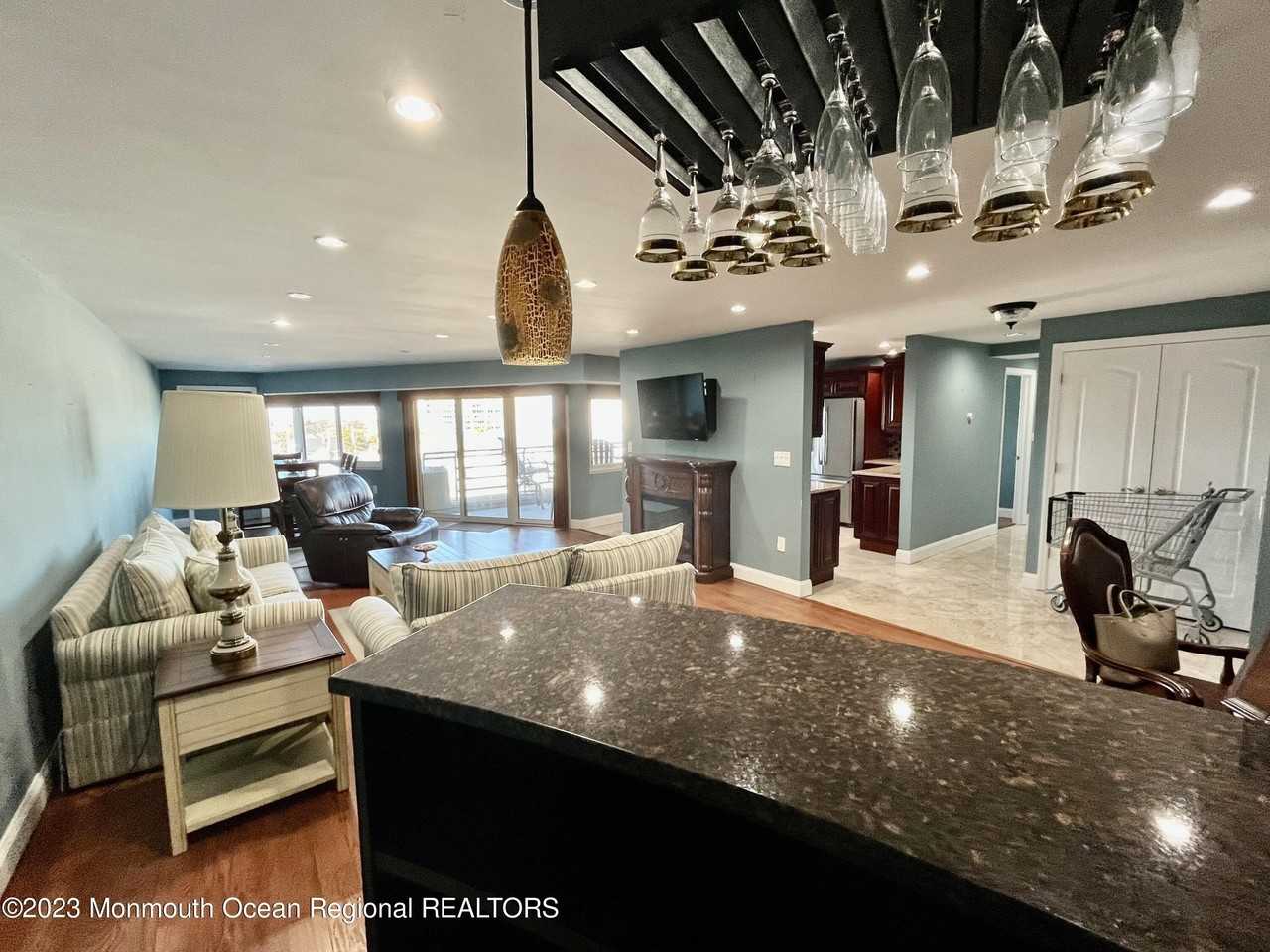 525 Ocean Blvd Apt 405 #405 - Photo 3 of 27