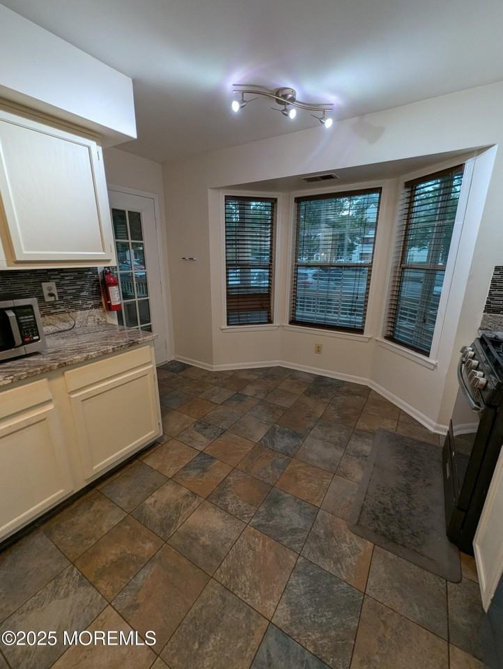 110 110 Biscayne Court unit: 1 #1 - Photo 5 of 19