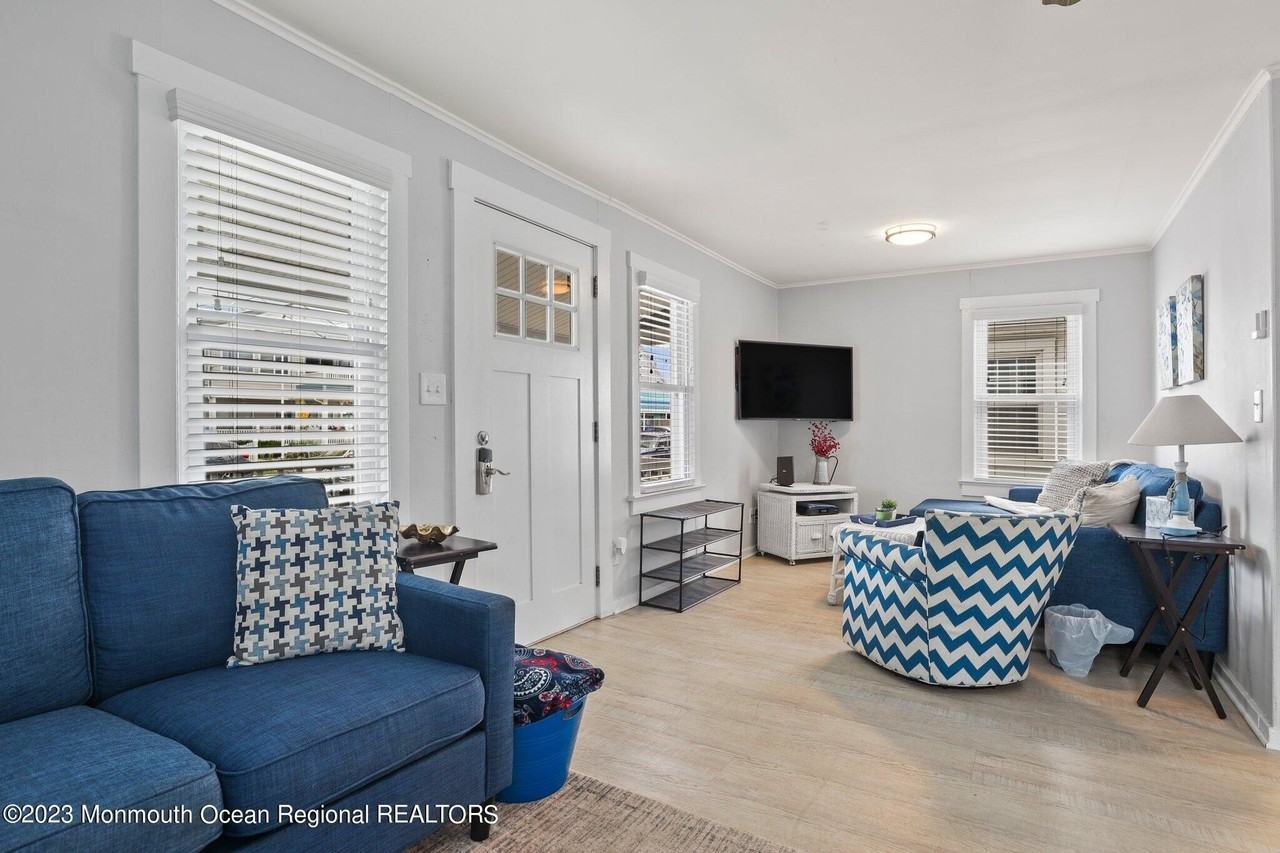 107 17th Ave - Photo 7 of 32