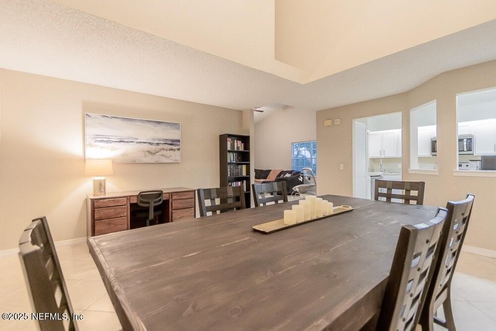 11060 Wandering Oaks Dr - Photo 3 of 44