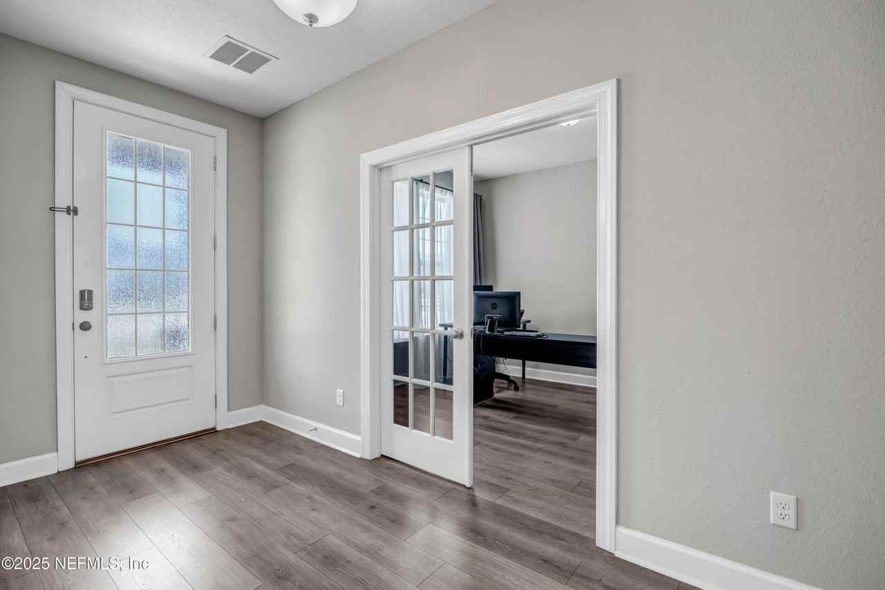 23 Catesby Ln - Photo 2 of 31