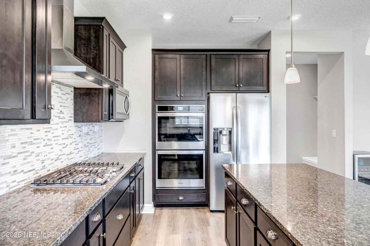 23 Catesby Ln - Photo 7 of 31