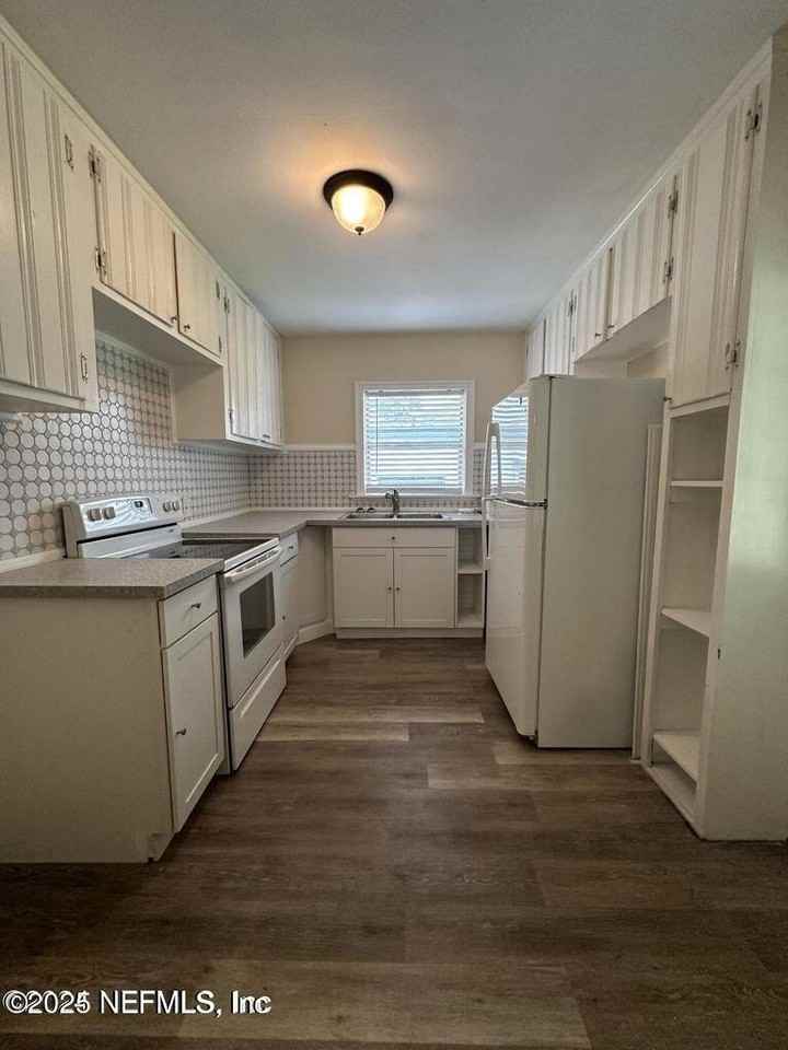 803 Crestwood St - Photo 5 of 14