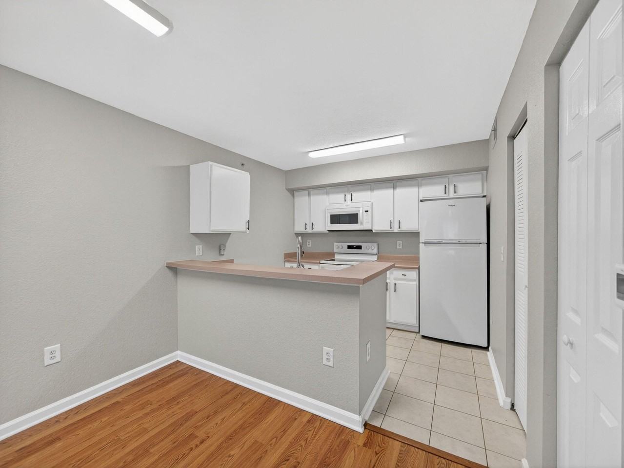 121 Sw Palm Dr #107 - Photo 6 of 15