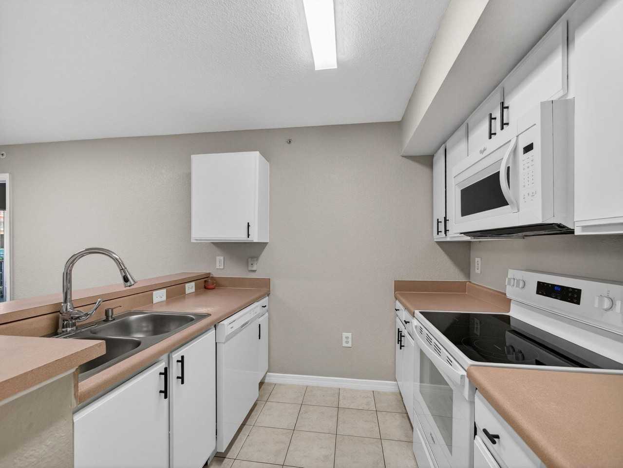 121 Sw Palm Dr #107 - Photo 7 of 15