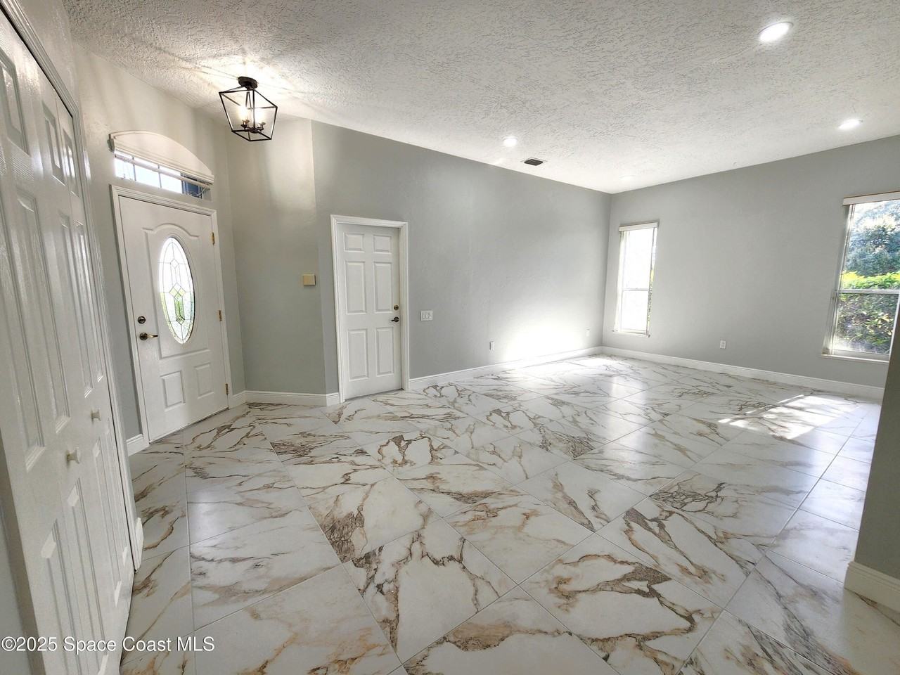 501 Carmel Dr - Photo 3 of 21