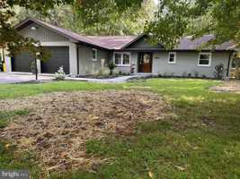 featured image of 827 Locust Drive