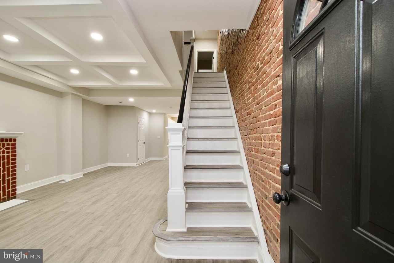 2208 Mount Royal Terrace - Photo 3 of 39