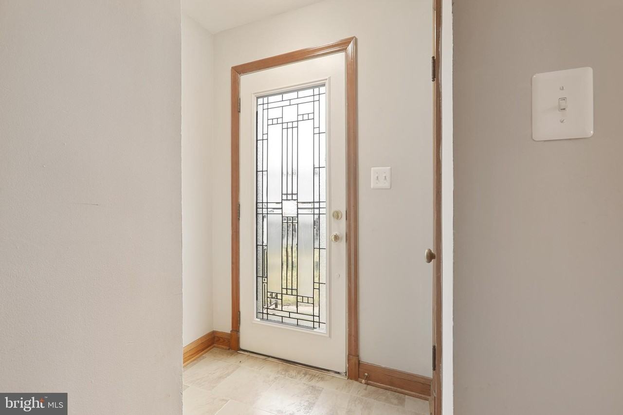 7604 Queen Anne Drive - Photo 3 of 25