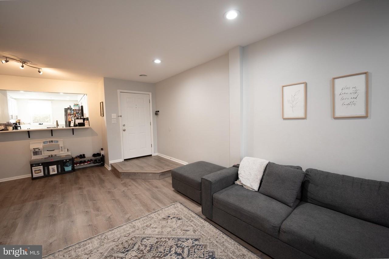 15 Pickering Court #15-02 - Photo 4 of 17