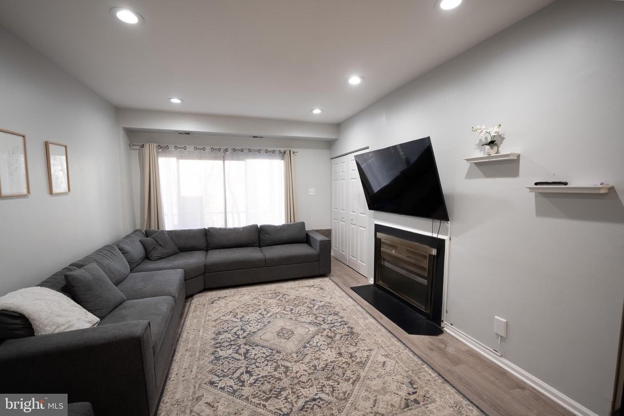 15 Pickering Court #15-02 - Photo 5 of 17