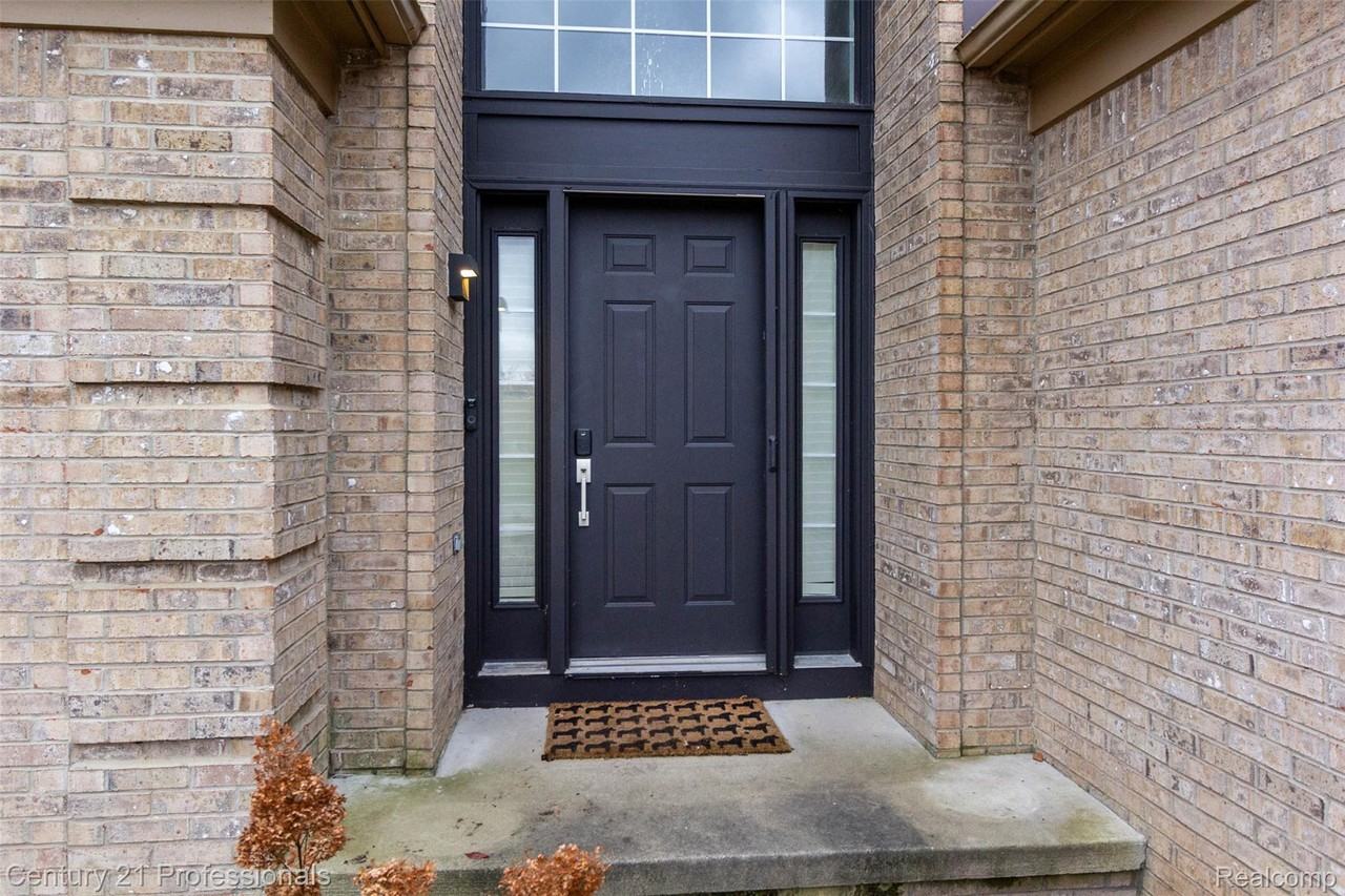 3871 S Creek Dr - Photo 4 of 50