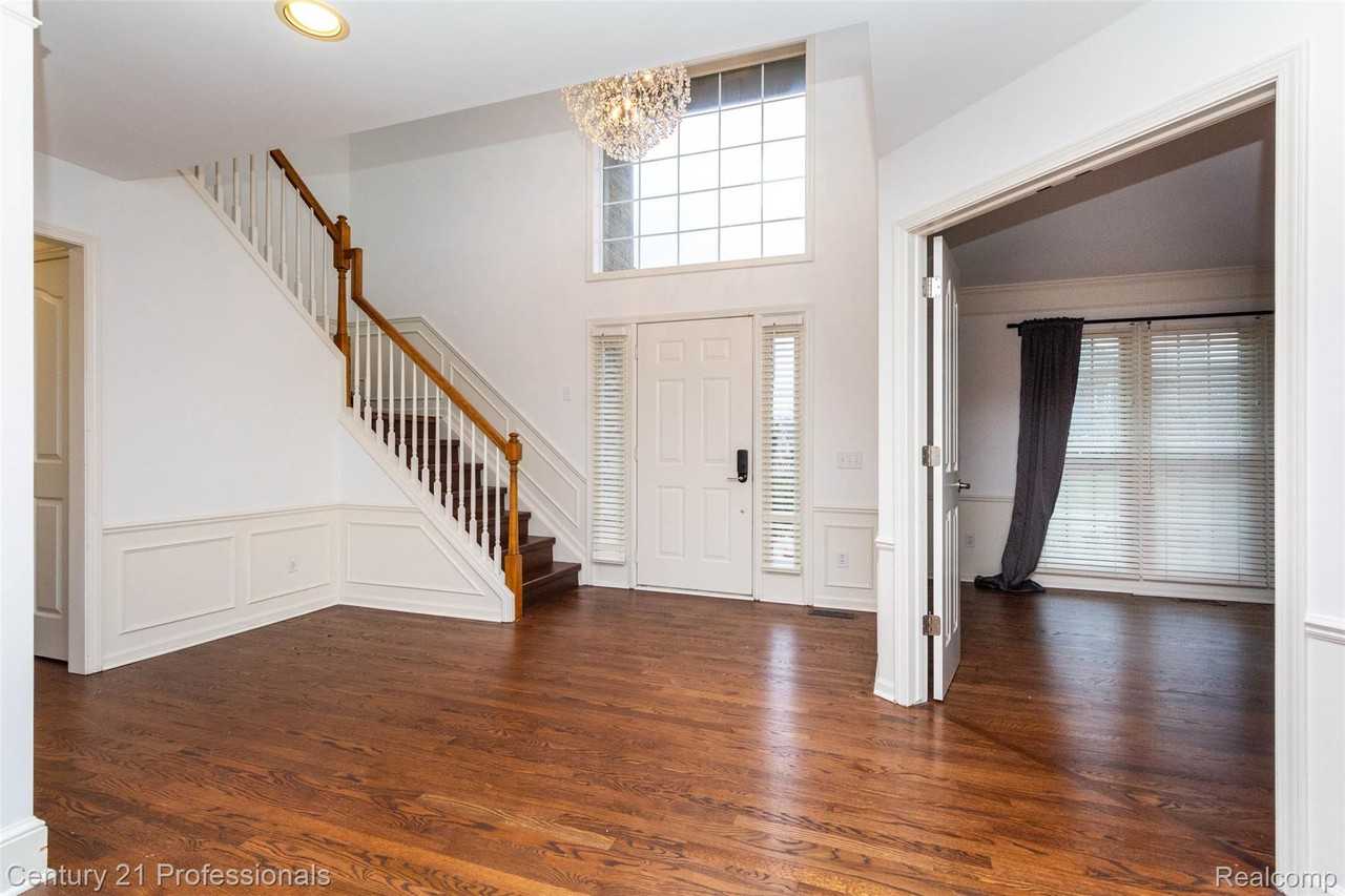 3871 S Creek Dr - Photo 5 of 50