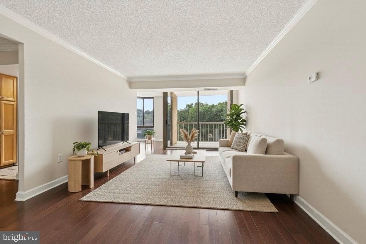 4500 S Four Mile Run Dr Apt 220 #220