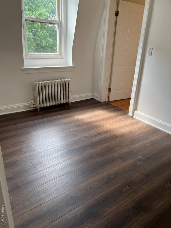 109 Montgomery St - Photo 4 of 8