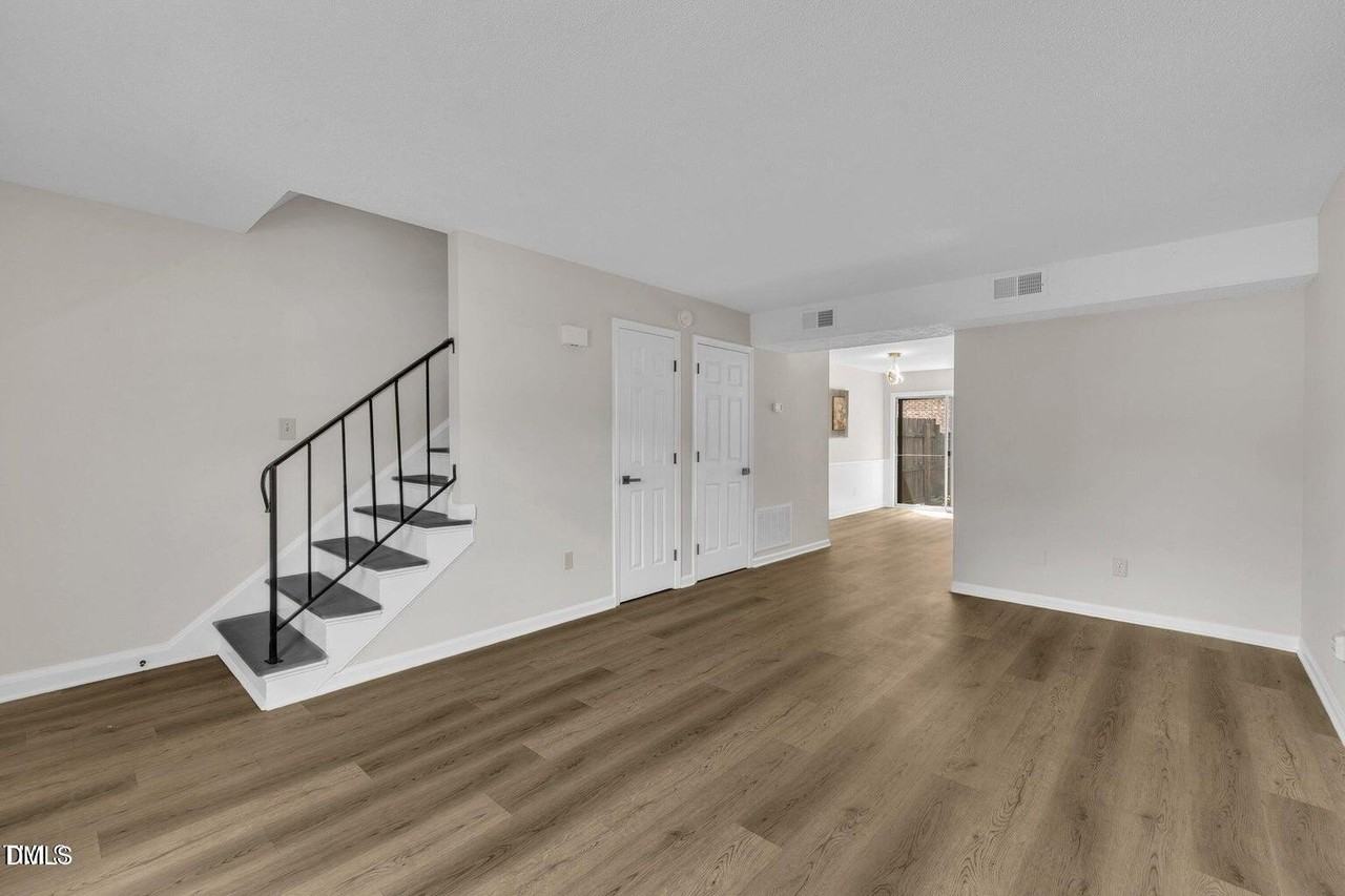 1227 Jamestown Court - Photo 4 of 33