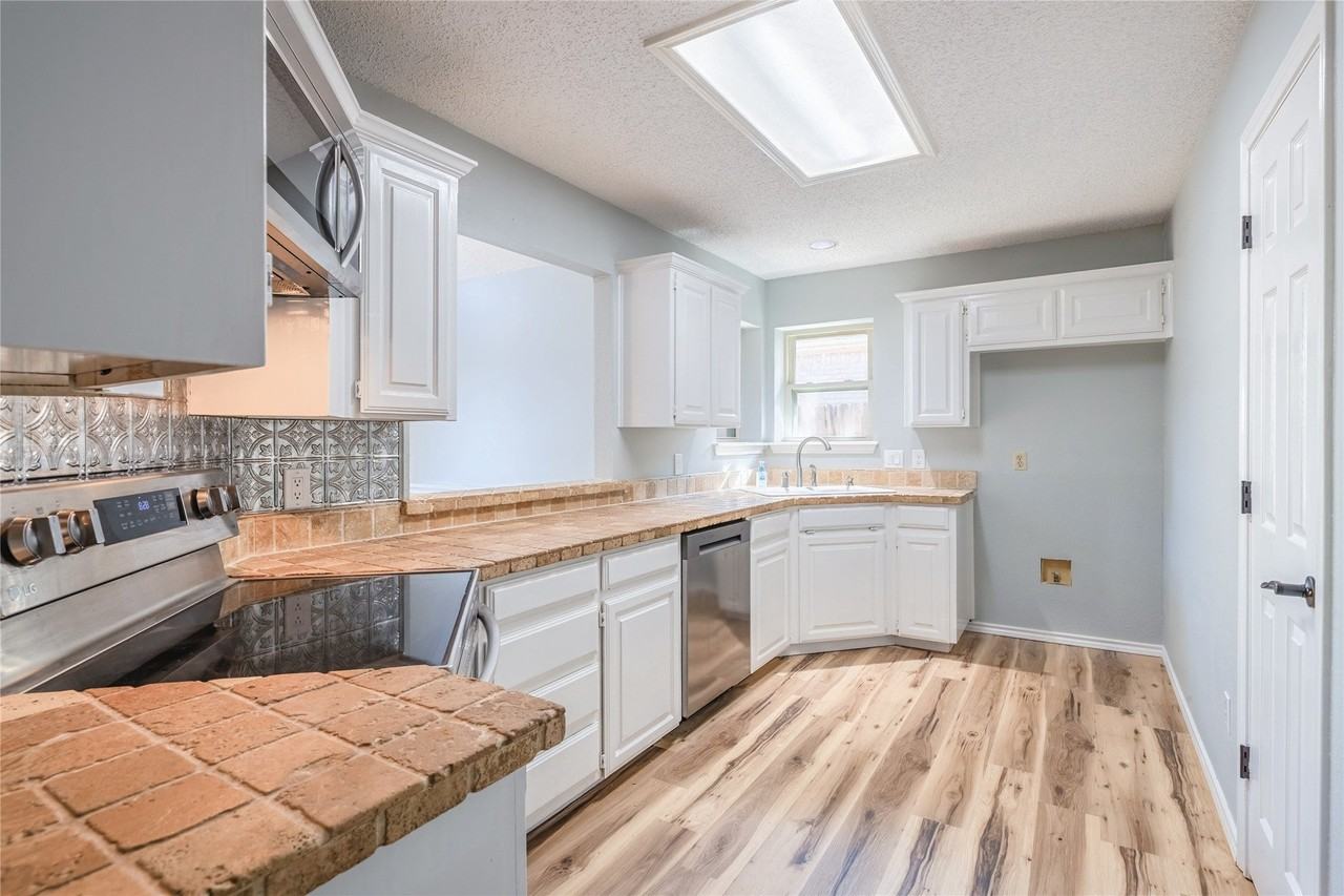 2123 Ridgecliff Dr - Photo 5 of 19