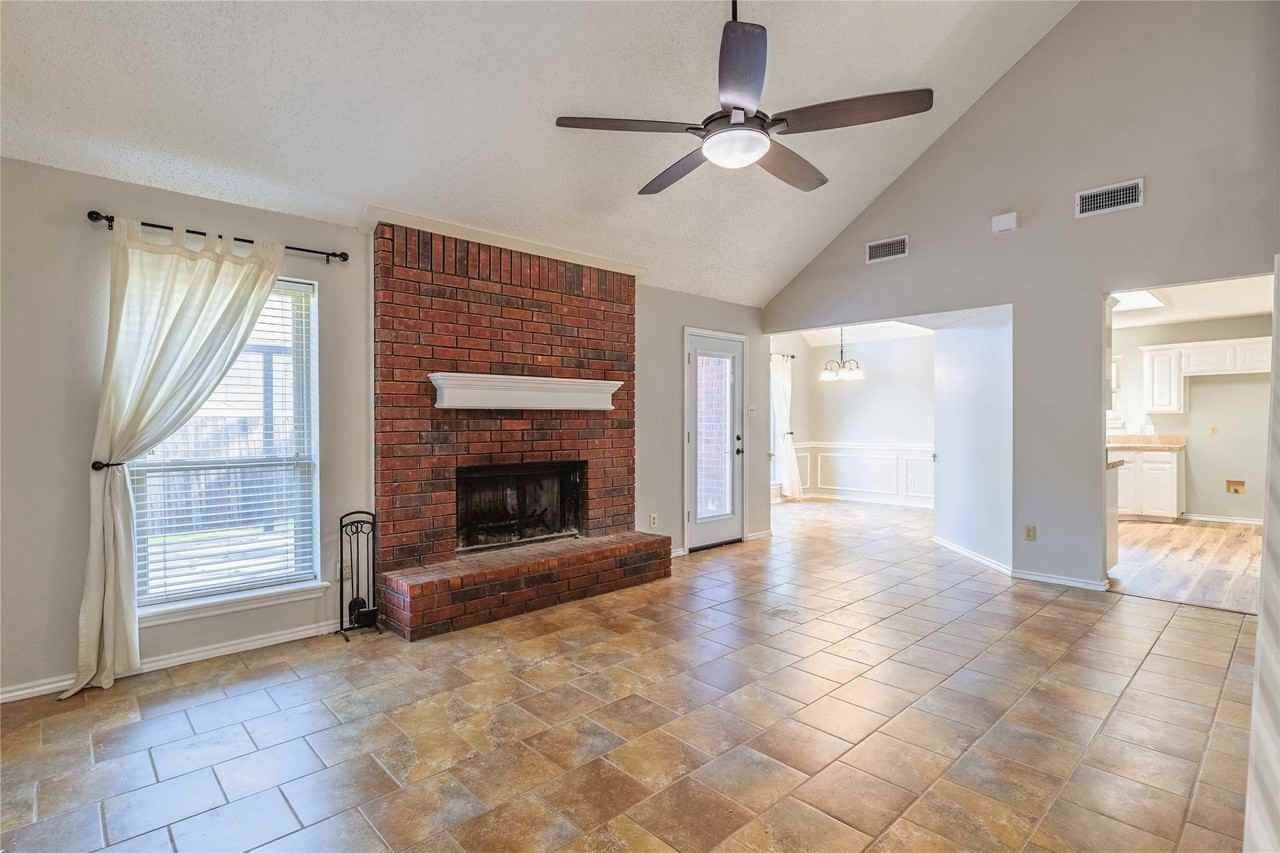 2123 Ridgecliff Dr - Photo 7 of 19