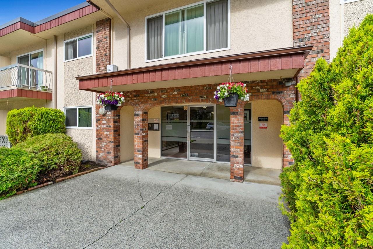 4777 55B Street #112 - Photo 3 of 13