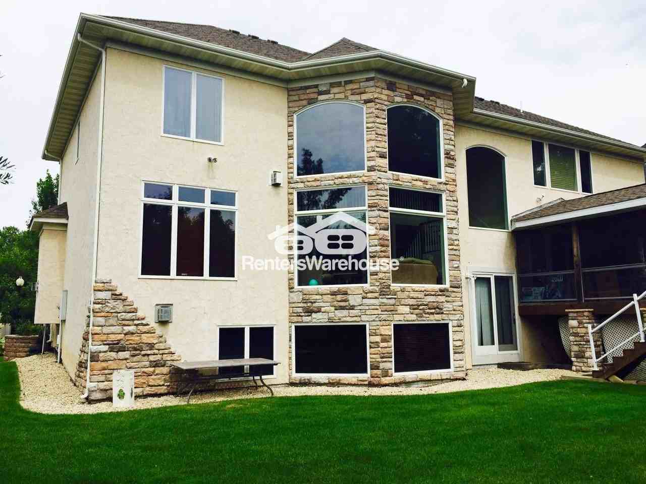 2470 Arnold Palmer Dr - Photo 3 of 18