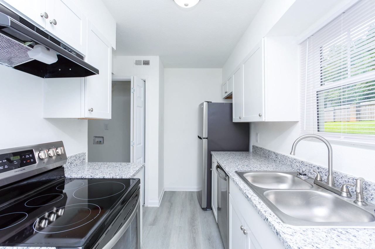 Adar at Golden Gate | Two Months of Free Rent! - Photo 2 of 22