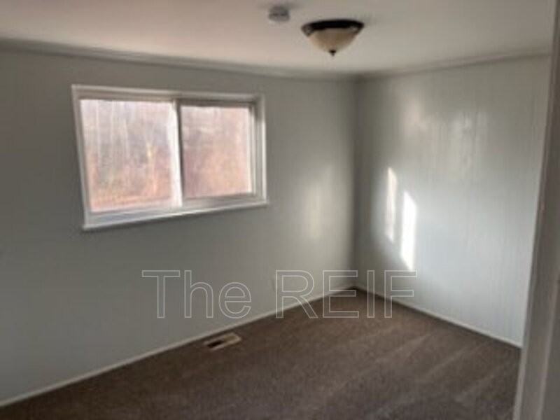 6223 Cypress Dr - Photo 4 of 15