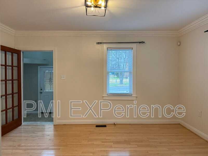 8203 Comet Dr - Photo 3 of 27