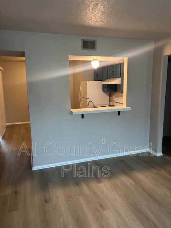 609 South Lakehurst Drive #D - Photo 2 of 6