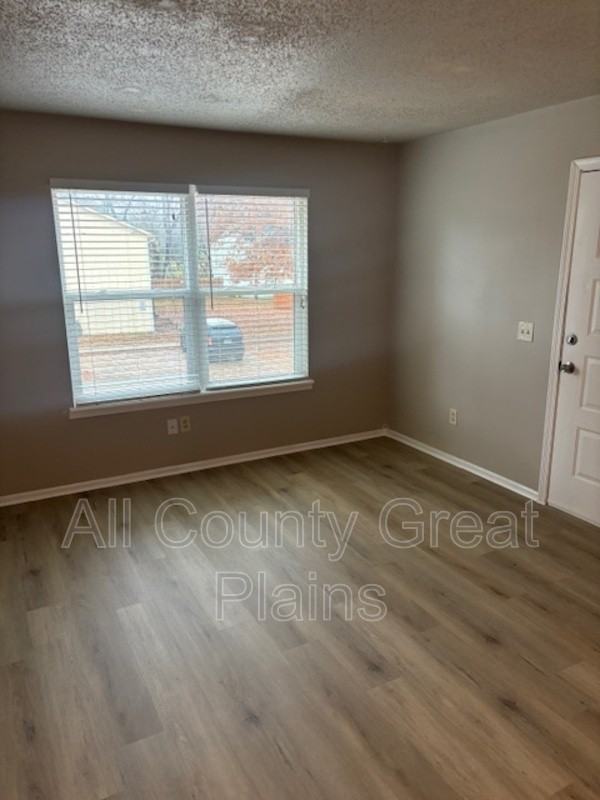 609 South Lakehurst Drive #D - Photo 5 of 6