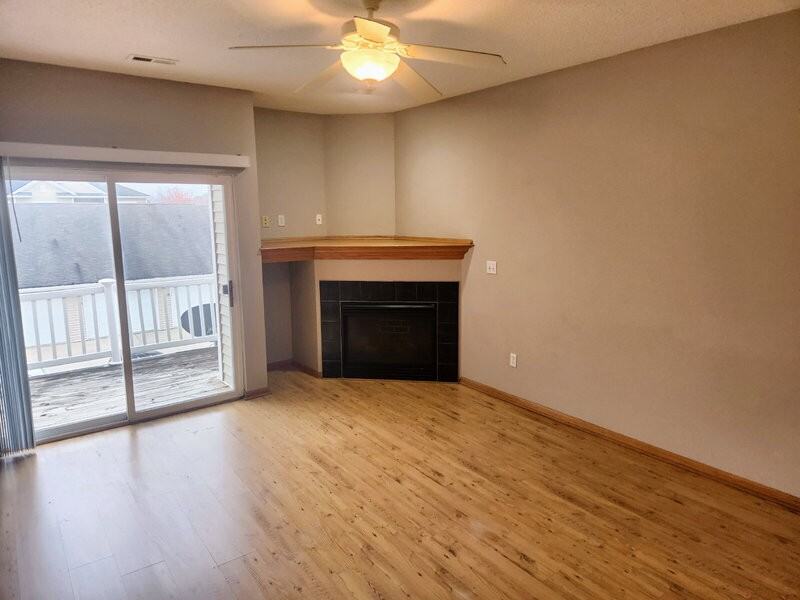 1320 Se Florence Dr #11 - Photo 4 of 25