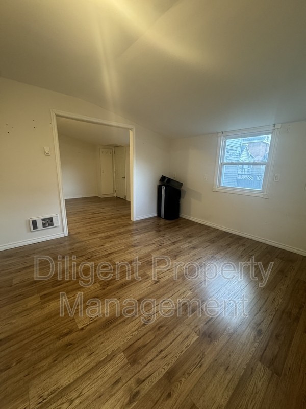 612 Romaine St #5 - Photo 4 of 50