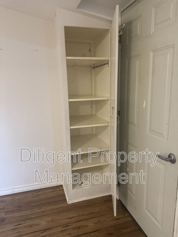 612 Romaine St #5 - Photo 5 of 50