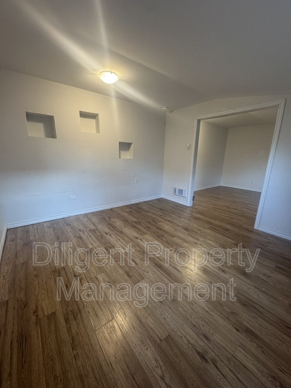612 Romaine St #5 - Photo 6 of 50
