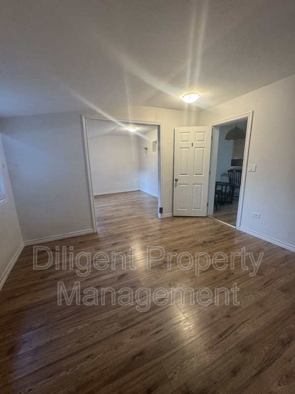612 Romaine St #5 - Photo 7 of 50