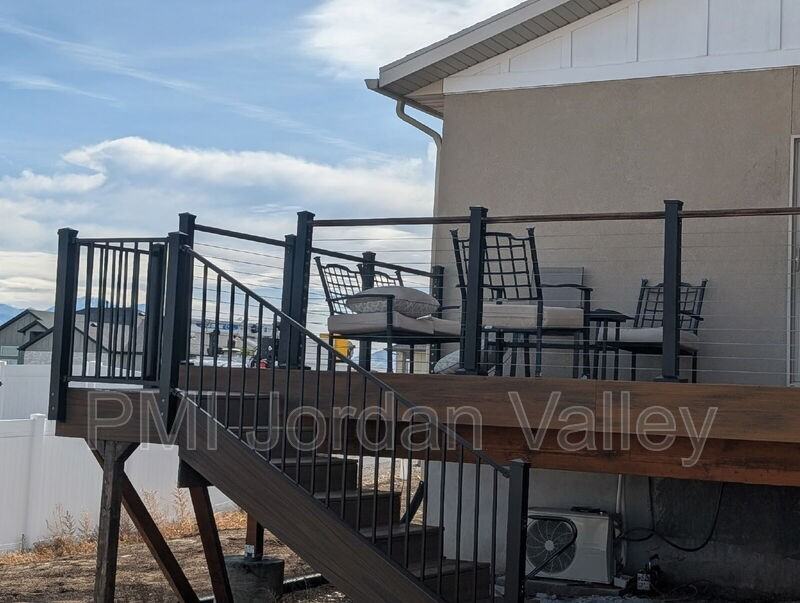 408 W Rigdon St #1stFL - Photo 2 of 22