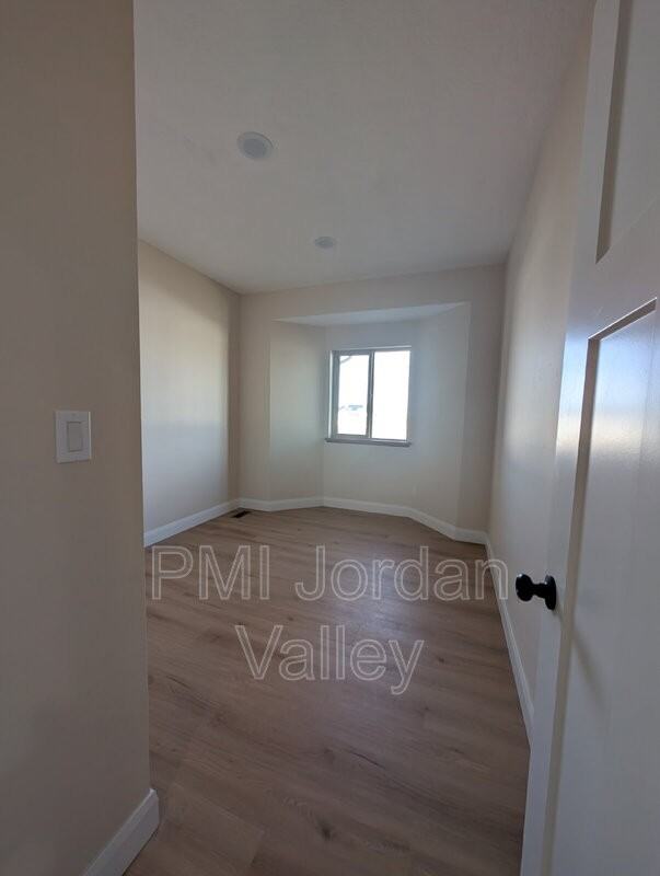 408 W Rigdon St #1stFL - Photo 7 of 22