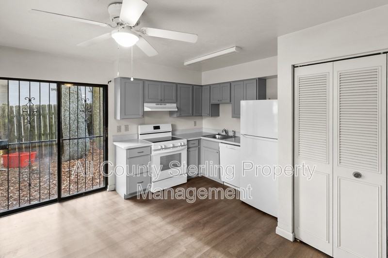 1018 Sw 60th Ter #A - Photo 3 of 12