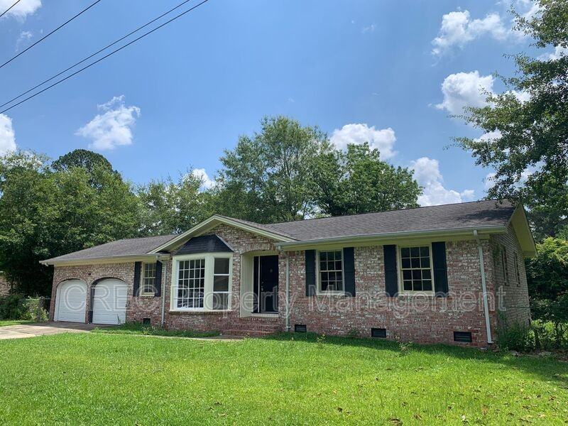 205 Pinewood Drive - Photo 2 of 30