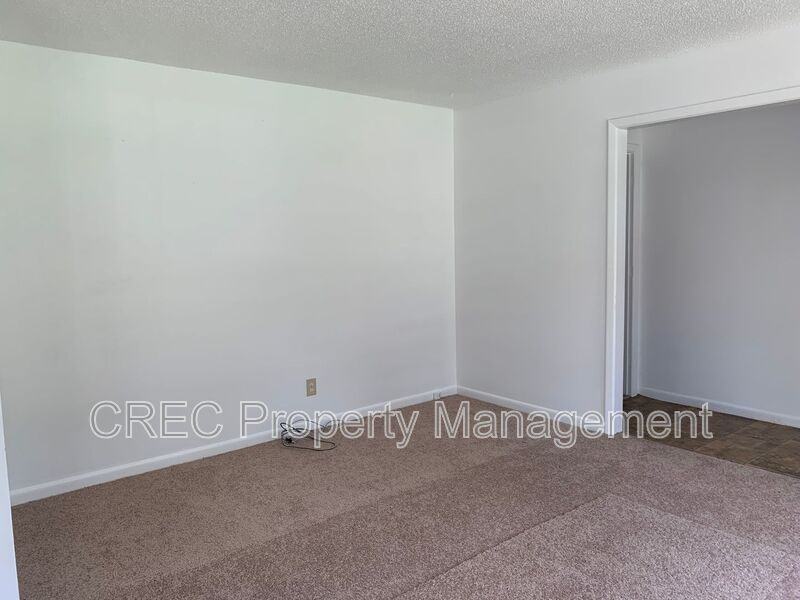 205 Pinewood Drive - Photo 7 of 30